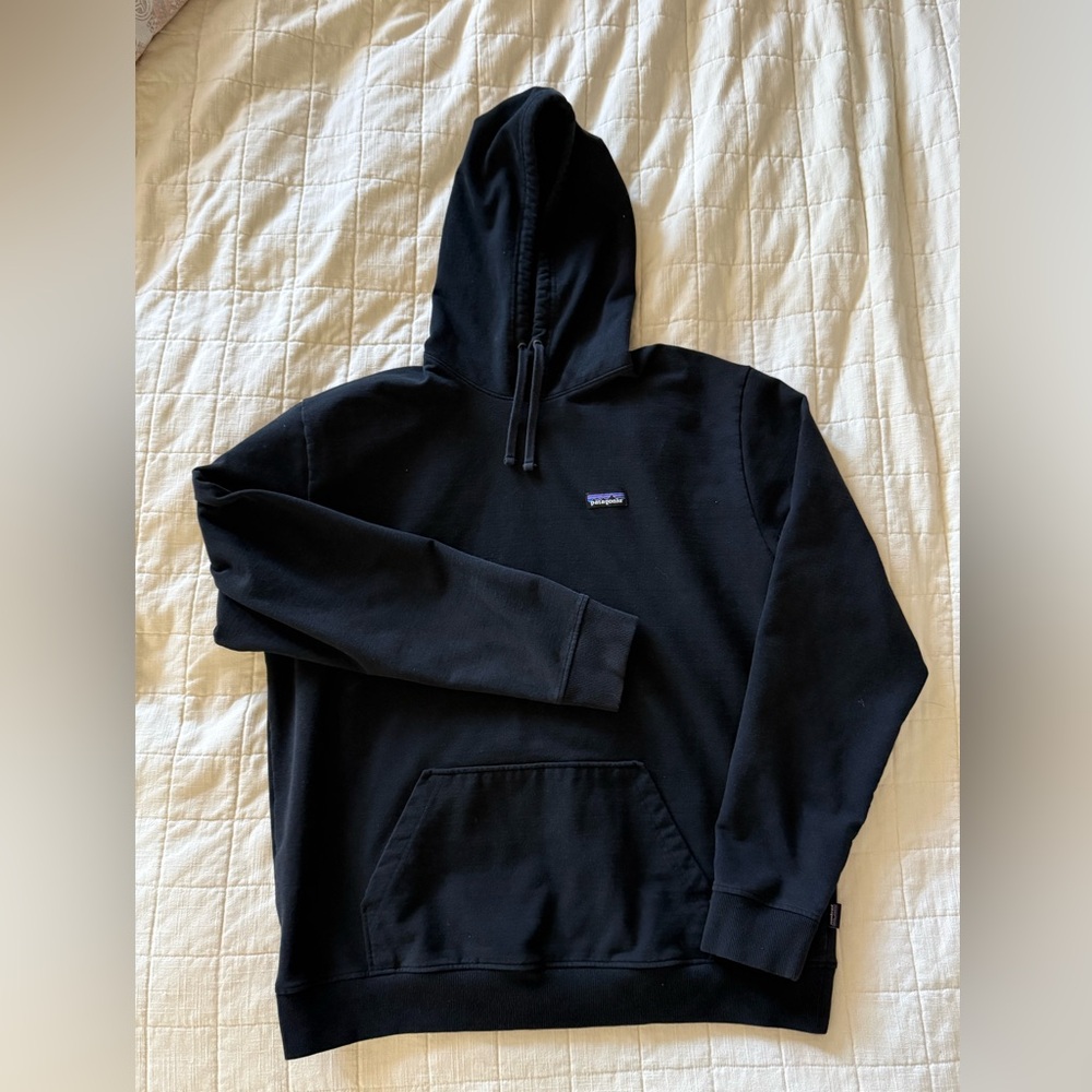 Patagonia ~ Men’s XXL black hoodie